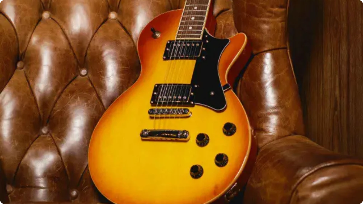 Heritage ascent gitaar bij miMuze